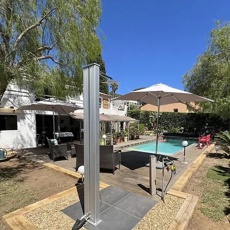 Bas De Avec Piscine Privee, Grande Terrasse, Proche Village Et Plage, Bbq, Terrain De Petanque - Fr-1-726-52 Vakantiehuis